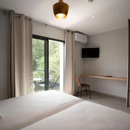 Отель Les Vignes 3*